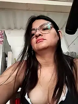 Snapshot of Linda_Lars chatting on February 3, 1:51 pm Linda Lars online show from February 3, 1:51 pm