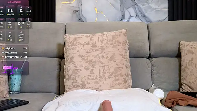 anellejones online show from December 16, 3:22 am