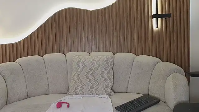 Snapshot of anellejones chatting on July 1, 7:24 pm anellejones online show from July 1, 7:24 pm