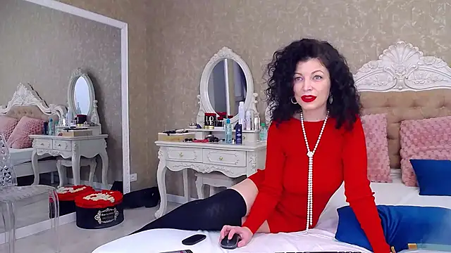 Snapshot of NataliaRed chatting on December 3, 6:21 am NataliaRed online show from December 3, 6:21 am