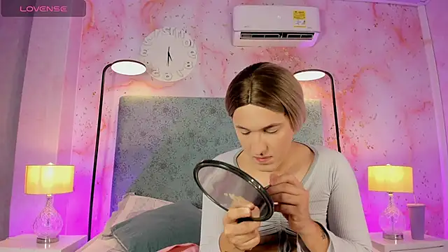 Snapshot of JESSI_NAOMI chatting on November 4, 11:15 pm JESSI NAOMI online show from November 4, 11:15 pm