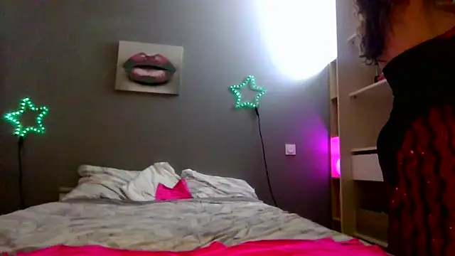 Stripgirl31 online show from December 3, 12:35 am