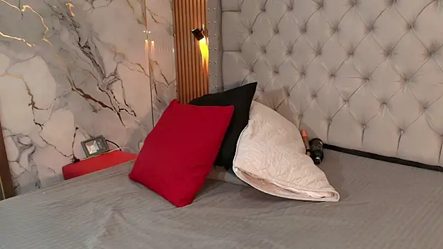 Snapshot of Scarlett_diaz17 chatting on December 19, 4:30 am Scarlett diaz17 online show from December 19, 4:30 am