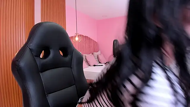 Snapshot of ariel_jonees chatting on January 13, 5:02 pm ariel jonees online show from January 13, 5:02 pm