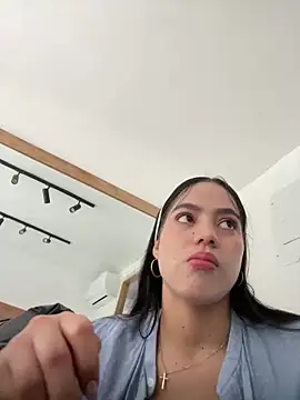 Snapshot of ariel_jonees chatting on January 20, 4:12 pm ariel jonees online show from January 20, 4:12 pm