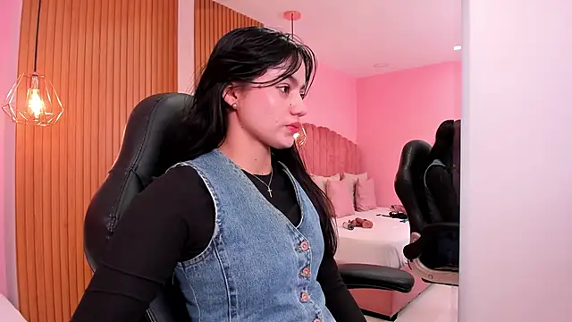 Snapshot of ariel_jonees chatting on January 21, 5:09 pm ariel jonees online show from January 21, 5:09 pm