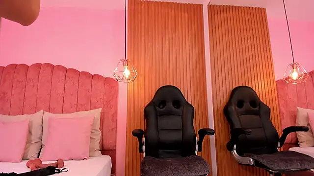 Snapshot of ariel_jonees chatting on January 30, 5:39 pm ariel jonees online show from January 30, 5:39 pm