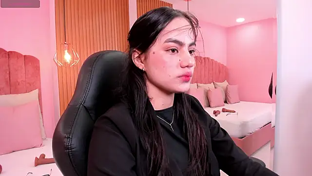 Snapshot of ariel_jonees chatting on March 4, 4:30 pm ariel jonees online show from March 4, 4:30 pm