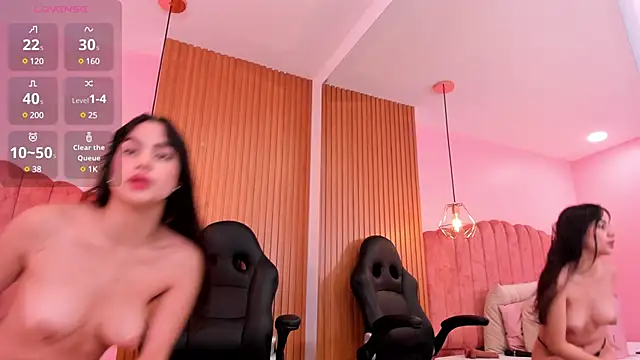 Snapshot of ariel_jonees chatting on March 4, 7:32 pm ariel jonees online show from March 4, 7:32 pm