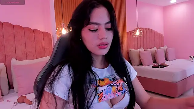 Snapshot of ariel_jonees chatting on September 16, 5:47 pm ariel jonees online show from September 16, 5:47 pm