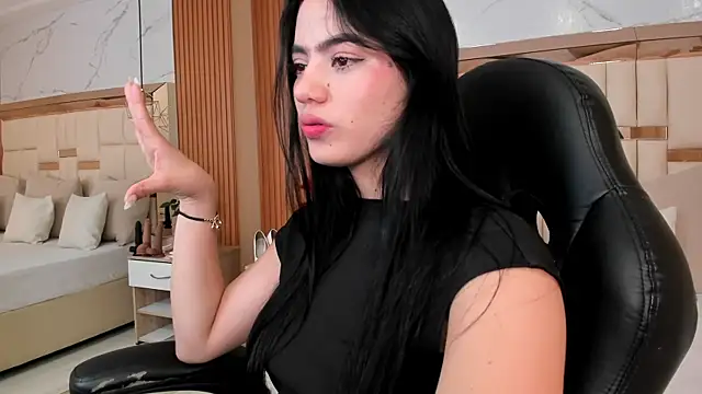 Snapshot of ariel_jonees chatting on October 2, 10:17 pm ariel jonees online show from October 2, 10:17 pm