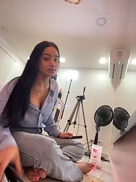 Snapshot of ariel_jonees chatting on November 24, 5:12 pm ariel jonees online show from November 24, 5:12 pm