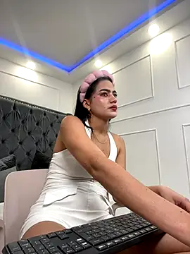 Snapshot of ariel_jonees chatting on December 14, 5:13 am ariel jonees online show from December 14, 5:13 am