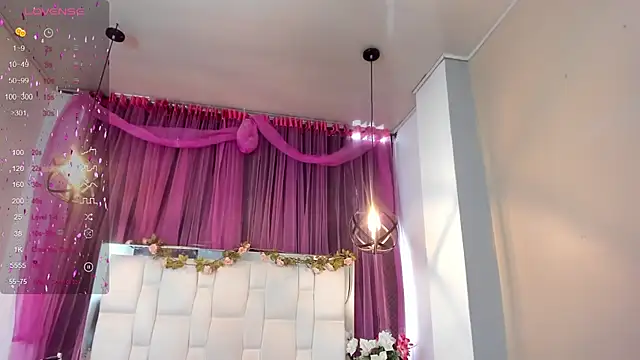 Snapshot of Carlie_Evans chatting on December 21, 8:10 pm Carlie Evans online show from December 21, 8:10 pm