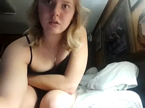 Snapshot of Ryan_and_Aurora chatting on December 16, 12:26 am Ryan and Aurora online show from December 16, 12:26 am