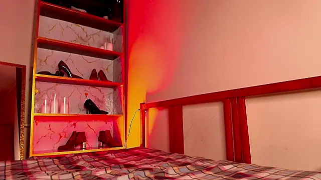 Snapshot of MisssLola chatting on December 16, 2:22 pm MisssLola online show from December 16, 2:22 pm