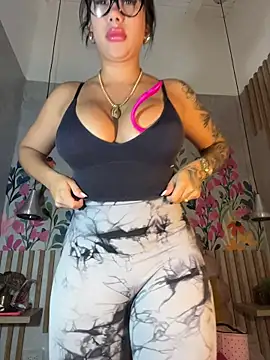 kiim taaylor online show from November 3, 11:44 am