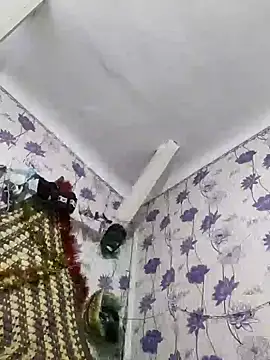 Snapshot of SweetLeila40 chatting on December 24, 12:00 pm SweetLeila40 online show from December 24, 12:00 pm