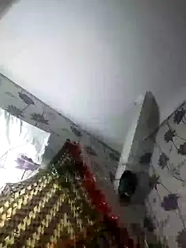 Snapshot of SweetLeila40 chatting on December 25, 4:33 am SweetLeila40 online show from December 25, 4:33 am