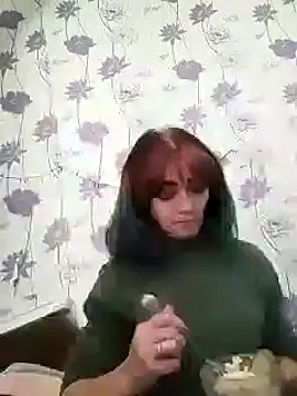 Snapshot of SweetLeila40 chatting on January 2, 1:51 pm SweetLeila40 online show from January 2, 1:51 pm