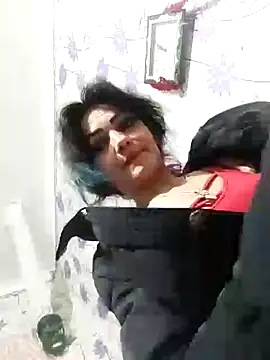 Snapshot of SweetLeila40 chatting on January 6, 10:05 pm SweetLeila40 online show from January 6, 10:05 pm