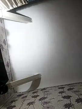 Snapshot of SweetLeila40 chatting on February 26, 12:27 am SweetLeila40 online show from February 26, 12:27 am