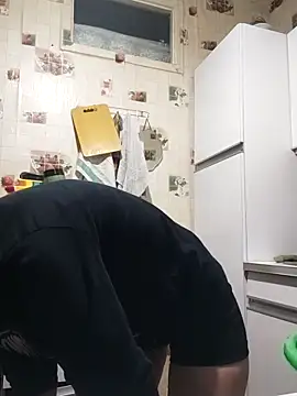 SweetLeila40 online show from November 12, 12:00 am