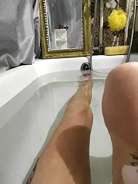 SweetLeila40 online show from March 8, 10:35 pm