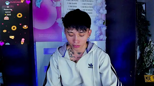 Snapshot of juniior_2311_ chatting on February 13, 12:24 am juniior 2311  online show from February 13, 12:24 am