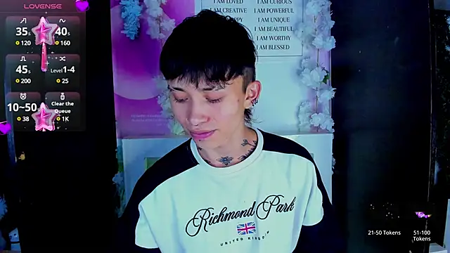 Snapshot of juniior_2311_ chatting on February 18, 8:25 pm juniior 2311  online show from February 18, 8:25 pm