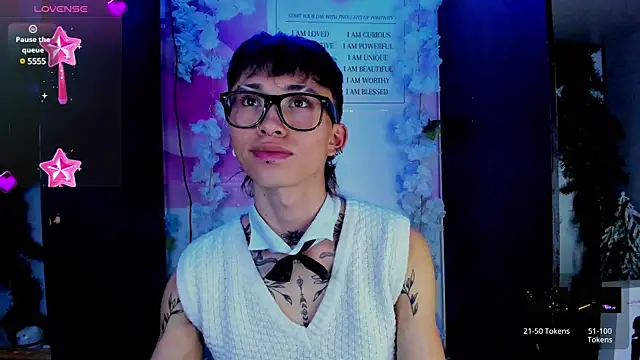 Snapshot of juniior_2311_ chatting on February 19, 7:27 pm juniior 2311  online show from February 19, 7:27 pm