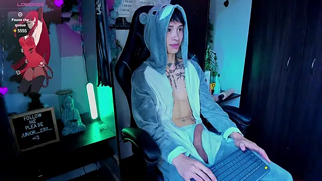 Snapshot of juniior_2311_ chatting on March 14, 2:30 pm juniior 2311  online show from March 14, 2:30 pm