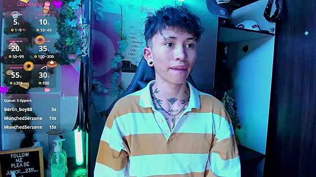 Snapshot of juniior_2311_ chatting on March 15, 2:23 pm juniior 2311  online show from March 15, 2:23 pm