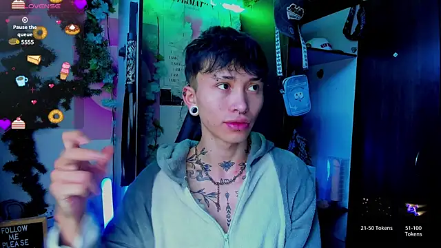 Snapshot of juniior_2311_ chatting on March 21, 12:17 pm juniior 2311  online show from March 21, 12:17 pm