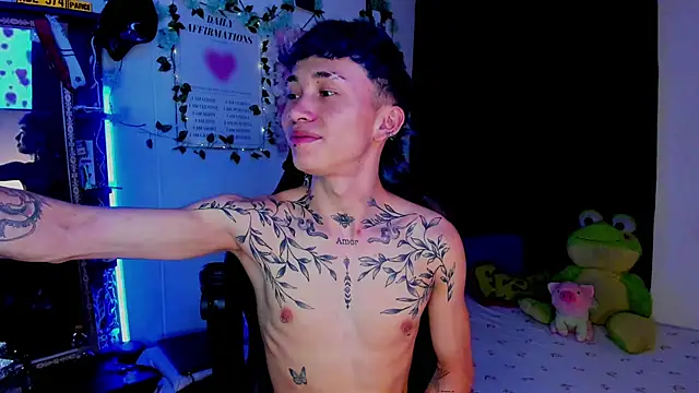 Snapshot of juniior_2311_ chatting on September 9, 4:23 am juniior 2311  online show from September 9, 4:23 am