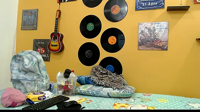 evaleribigtits18 online show from February 20, 2:40 am