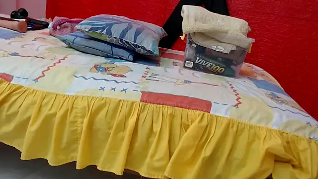 evaleribigtits18 online show from March 14, 3:04 am