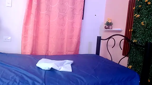 evaleribigtits18 online show from January 10, 12:23 am