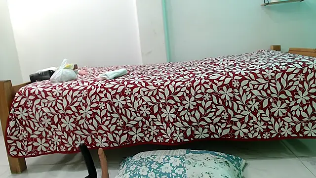 evaleribigtits18 online show from April 24, 12:57 am