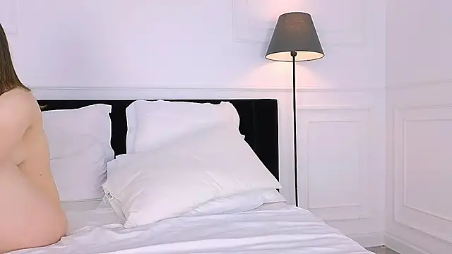 MoonAngelic online show from February 17, 6:53 am