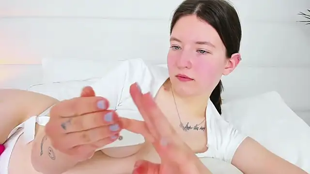 MoonAngelic online show from March 13, 6:48 am