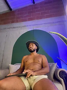 Snapshot of noah_jones__ chatting on February 1, 4:27 pm noah jones online show from February 1, 4:27 pm