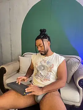 Snapshot of noah_jones__ chatting on February 10, 4:44 pm noah jones online show from February 10, 4:44 pm