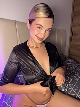 Snapshot of Odett_ chatting on November 6, 2:01 am Odett online show from November 6, 2:01 am