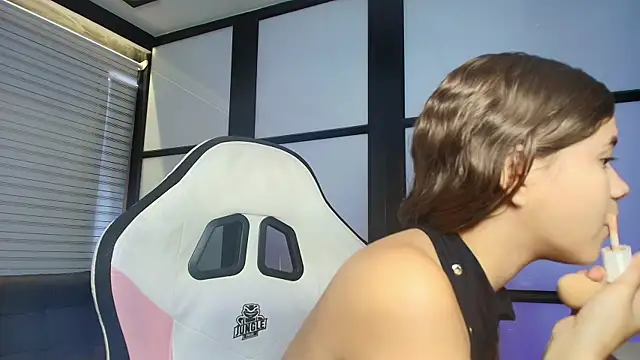 Snapshot of PaigeJayden chatting on March 6, 8:37 pm PaigeJayden online show from March 6, 8:37 pm