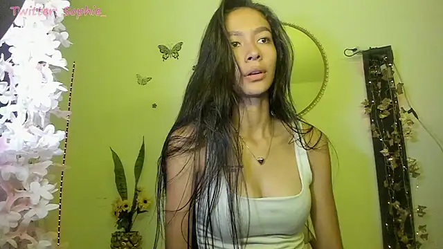 Snapshot of Sophie_sweett19 chatting on February 28, 12:32 am Sophie sweett19 online show from February 28, 12:32 am