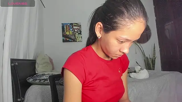 Snapshot of Sophie_sweett19 chatting on November 6, 11:26 pm Sophie sweett19 online show from November 6, 11:26 pm