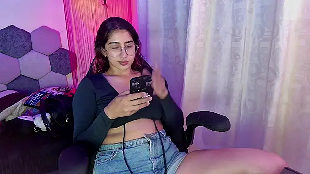 Snapshot of Horny_tgn chatting on May 29, 6:17 pm Horny tgn online show from May 29, 6:17 pm