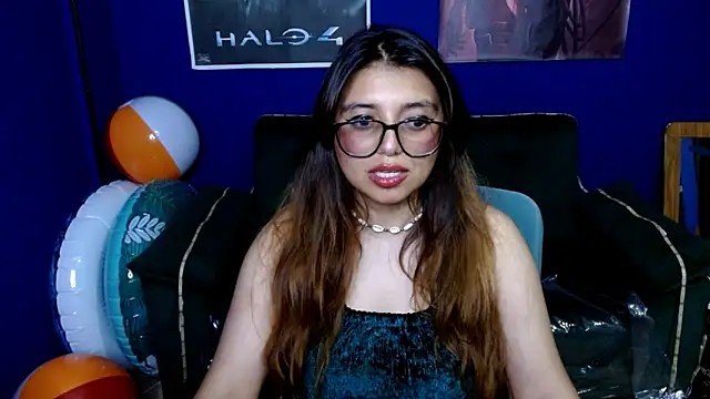 Snapshot of X_CHERRY_XX chatting on December 4, 10:51 pm X CHERRY XX online show from December 4, 10:51 pm