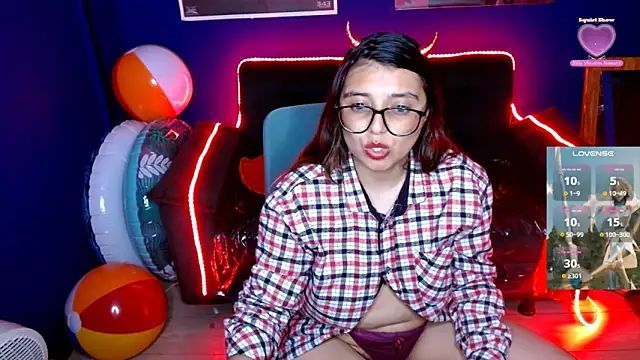 Snapshot of X_CHERRY_XX chatting on December 9, 9:05 pm X CHERRY XX online show from December 9, 9:05 pm